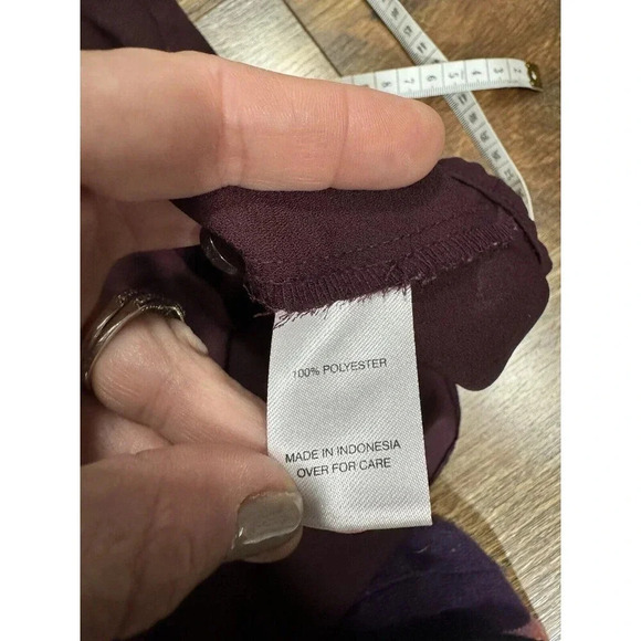 Pre-Owned Fortune & Ivy Maroon  Size Medium Blouse Collared Button Down Roll Tab - Picture 6 of 6